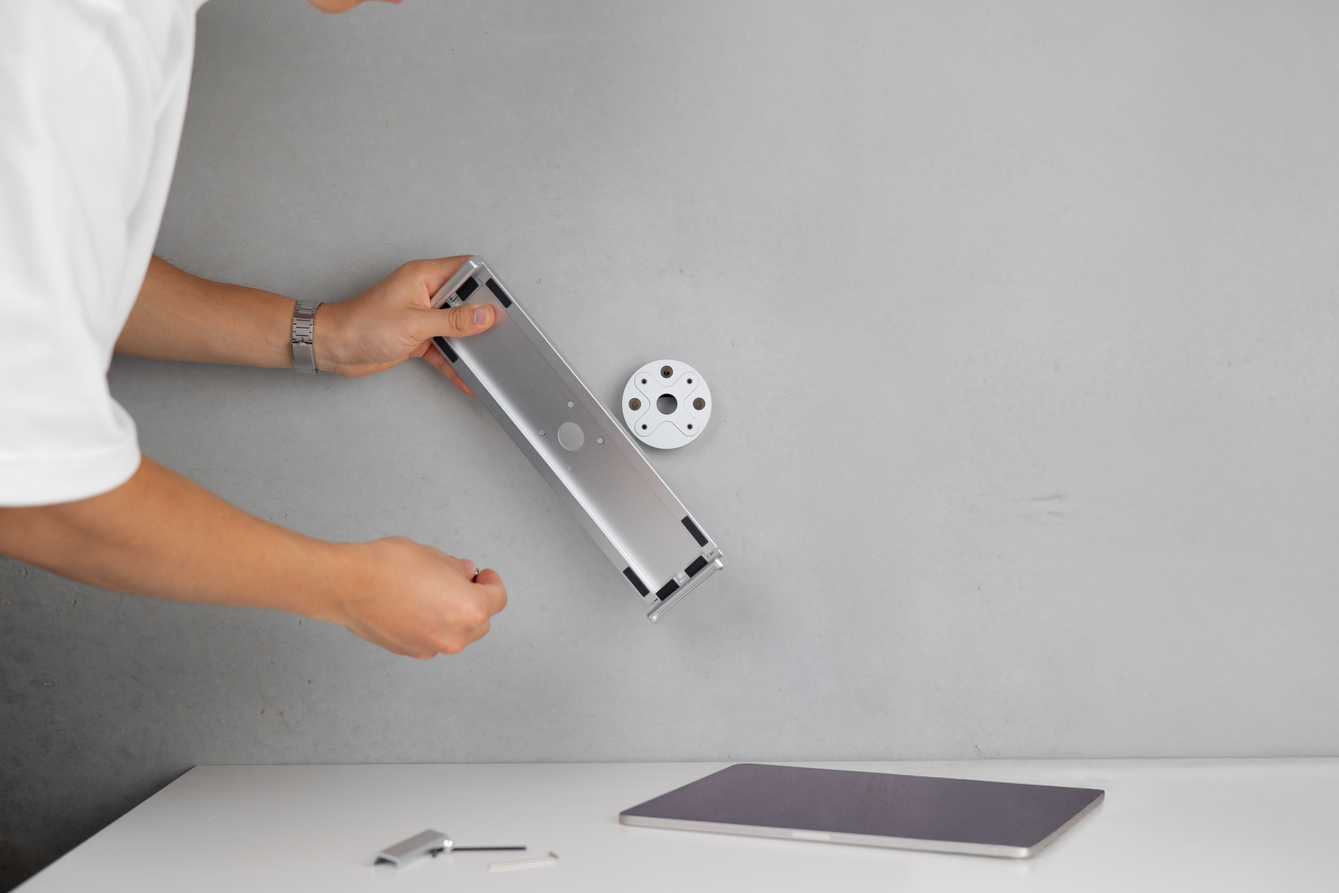 Powered Lock Belt